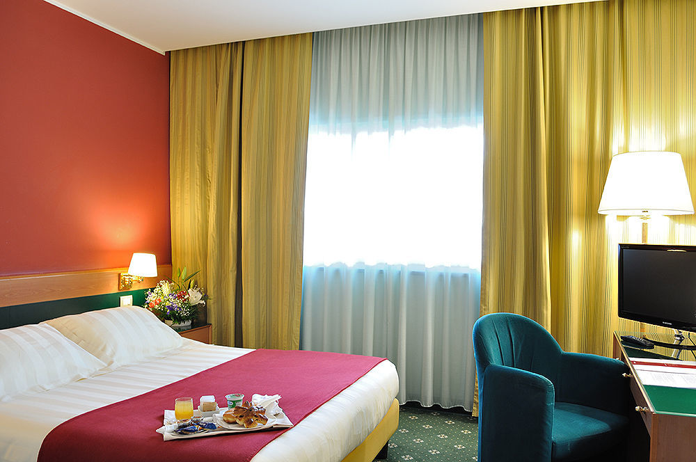 Bv Hotel Oly Рим Экстерьер фото